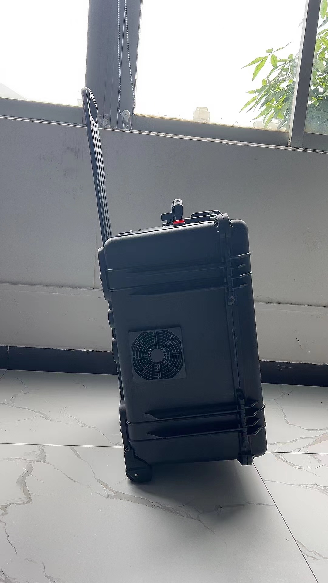 新干手拉箱型移动通信干扰器